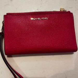Micheal Kors Fuchsia Adele Leather Smartphone Wallet